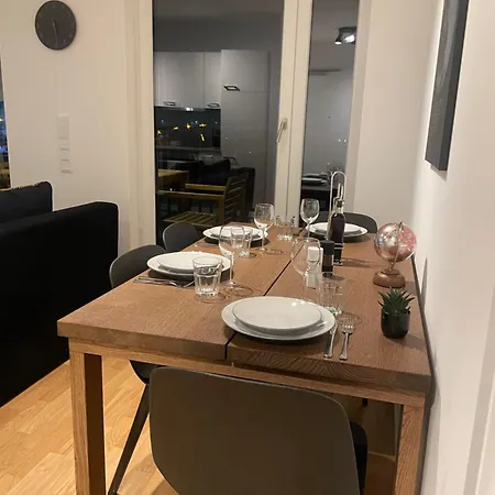 Luxerioeses Penthouse Am Ber Flughafen *