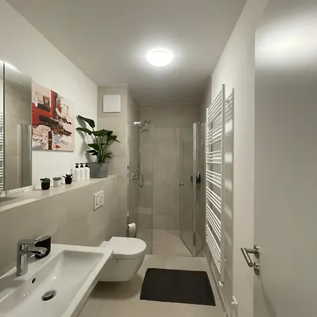 Luxerioeses Penthouse Am Ber Flughafen *