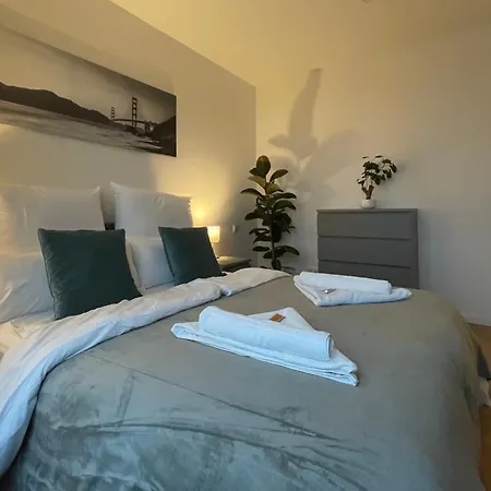 Luxerioeses Penthouse Am Ber Flughafen Apartamento Schönefeld