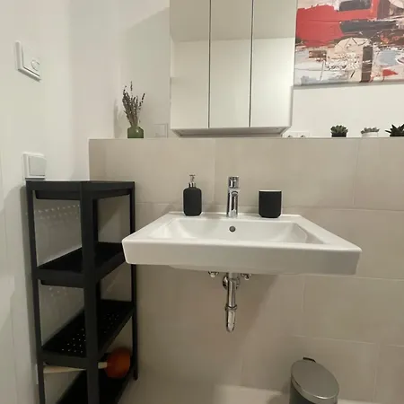 Luxerioeses Penthouse Am Ber Flughafen *