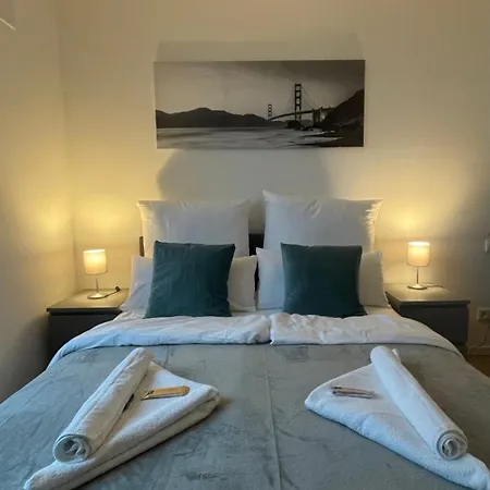 Luxerioeses Penthouse Am Ber Flughafen