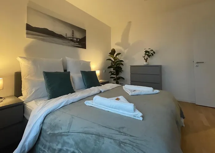 Luxerioeses Penthouse Am Ber Flughafen 아파트 쇼네펠드