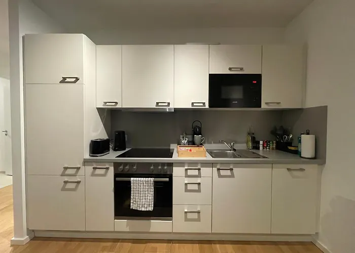 Luxerioeses Penthouse Am Ber Flughafen 아파트